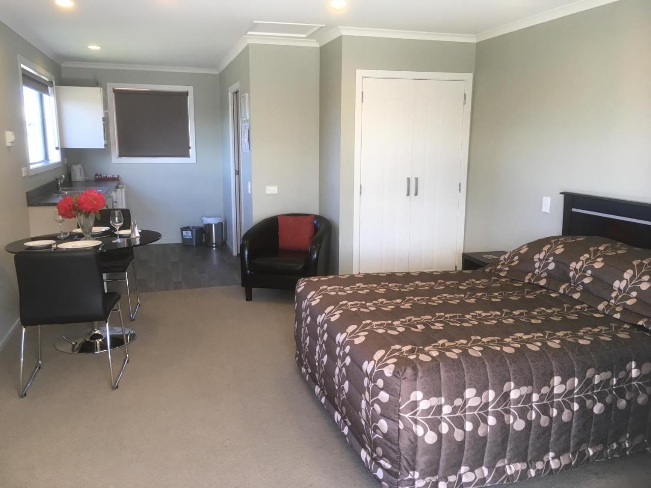 Kingswood Motel Waimate Exterior photo